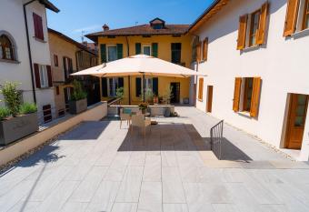 Locanda Alberti allows 18 year olds to book a room