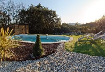 La Villa de Luna has Balcony rooms