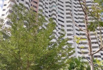 SERI SAYANG BATU FERRINGHI WITH 2 BEDROOM CONDO has Balcony rooms