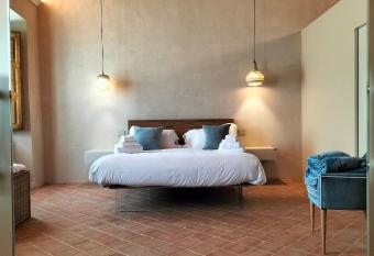 Badia Giulia Prestigious Historical B&B, Camaiore Adults only - Pets free allows 18 year olds to book a room