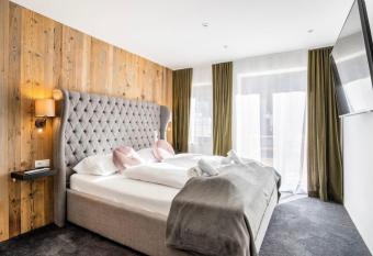 Alpenlove Living Apartments has Balcony rooms