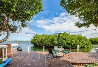 Casa Isabelle allows 18 year olds to book a room