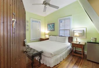 Curry House - Pool, King Bed & Balcony! Room 7 has Balcony rooms