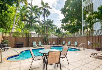 Curry House - Room 9 allows 18 year olds to book a room