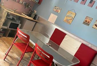 Appartement style America allows 18 year olds to book a room