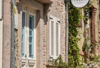 Lunaria Guest House has Balcony rooms
