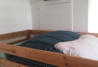 La grande auberge de Bondy has Balcony rooms