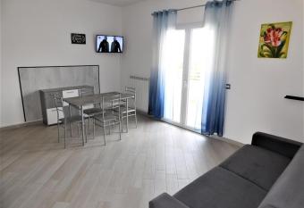 Lovely PitStop Fiumicino has Balcony rooms