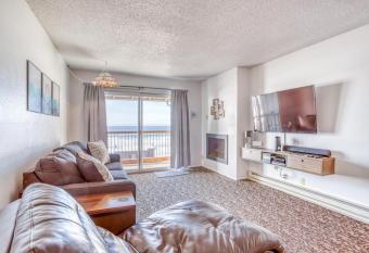 Steep Sands has Balcony rooms