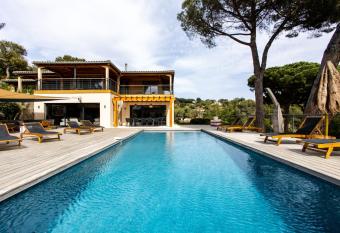 Villa Blanche Luxury - pieds dans l eau, piscine chauff  e has Balcony rooms