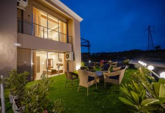 The Retreat-Pool Villa 5BHK with Indoor pool and 1200sq feet deck area allows 18 year olds to book a room