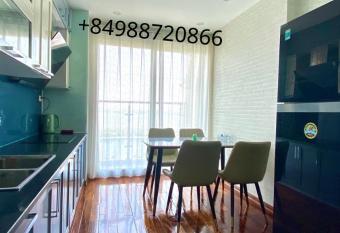 1512 Apartment has Balcony rooms