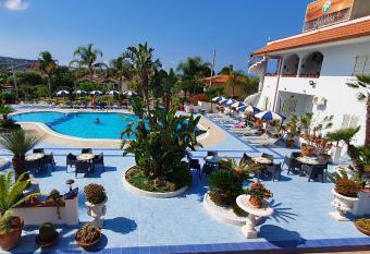 Hotel Damanse has Balcony rooms