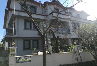 Golden Lake Aparts has Balcony rooms