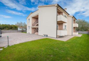 Apartman Knezevic A has Balcony rooms