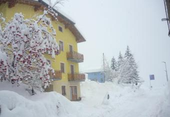 Appartamenti Mosconi Mistica allows 18 year olds to book a room