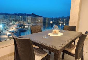 Beautiful, sea view 2 bedrooms apartment, Marsalforn, Gozo has Balcony rooms