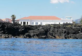 La casa dei Capperi - The house of capers has Balcony rooms