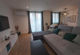 LE COCON D AURORE has Balcony rooms