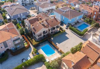 Porto Volme 174 has Balcony rooms