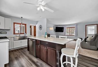 Bonfires, Peaceful, Higgins, Houghton Lake, Boating allows 18 year olds to book a room