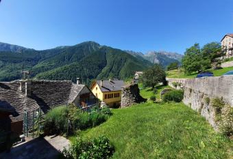 CasAmici has Balcony rooms