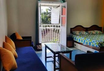 Bright Terrace Flat Workcation - Candolim Beach Rd has Balcony rooms