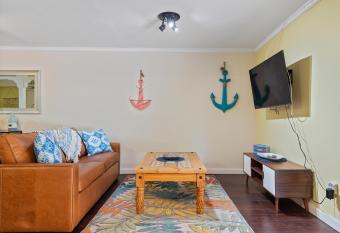 Santa Barbara Cozy Studio with Private Patio allows 18 year olds to book a room