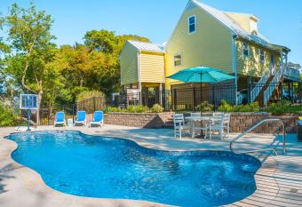 The Emerald Owl House - Peaceful Emerald Isle Beach House w/ Luxurious Heated Pool! has Balcony rooms