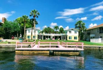 The Keys Bungalow On The Cotee River has Balcony rooms
