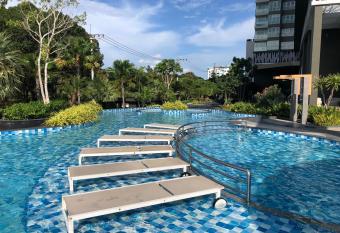 Beachfront Bang Saray By RoomQuest Hotel has Balcony rooms