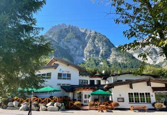 EuroParcs Leutasch-Seefeld allows 18 year olds to book a room