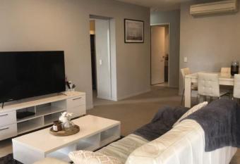 #18 Outlook Caloundra, Modern, Town Centre has Balcony rooms