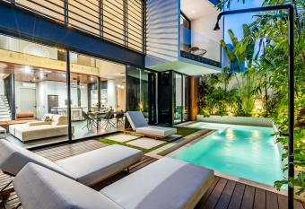 Alex Villas 8 has Balcony rooms