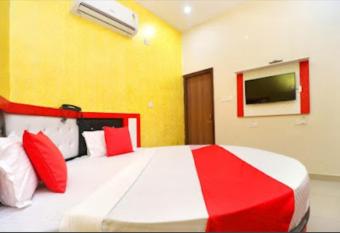 Hotel 7 Inn By WB Inn allows 18 year olds to book a room