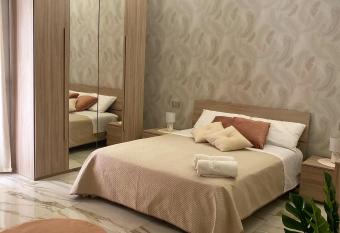 La Perla luxury rooms has Balcony rooms