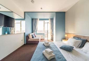 Mini-hotel People allows 18 year olds to book a room