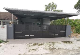 GoldenStay Homestay 50@Pasir Puteh allows 18 year olds to book a room