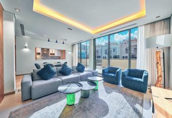 Mabaat - Oceana Resort - 463 allows 18 year olds to book a room