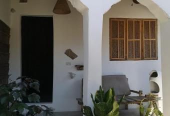 Wow Beach House has Balcony rooms