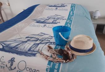 macareux allows 18 year olds to book a room