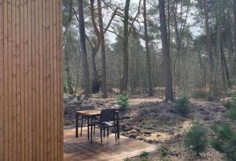 New Cosy Tiny House in the forest has rooms with a private hot tub