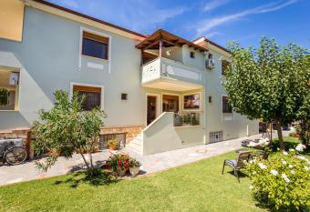 Avra Studios has Balcony rooms