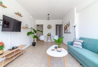 Central Apartment Next To The Beachfront has Balcony rooms