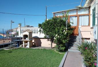 Casa di Nancy allows 18 year olds to book a room