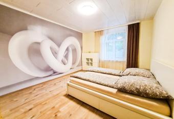 Moderne 3Zimmer Wohnung mit Balkon has Balcony rooms