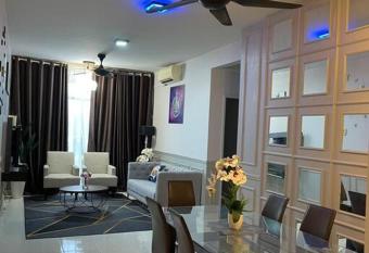 D prima homstay melaka central has rooms with a private hot tub