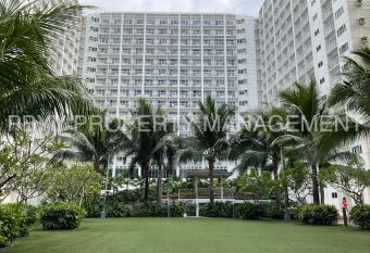 Shore Residences, Mall Of Asia Complex - 1 Bedroom Staycation With Balcony, Free Use of Pool for 2 Pax has Balcony rooms