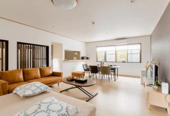 Terrace Kyobate    Vacation house in Nara    has Balcony rooms