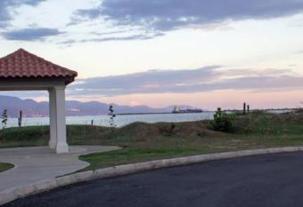 R & V BEACH FRONT VACATION HOME allows 18 year olds to book a room